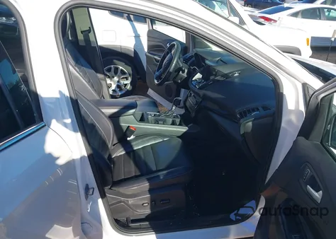 2018 Ford Escape Titanium z USA, uszkodzony, nr VIN 1FMCU9J94JUD17997